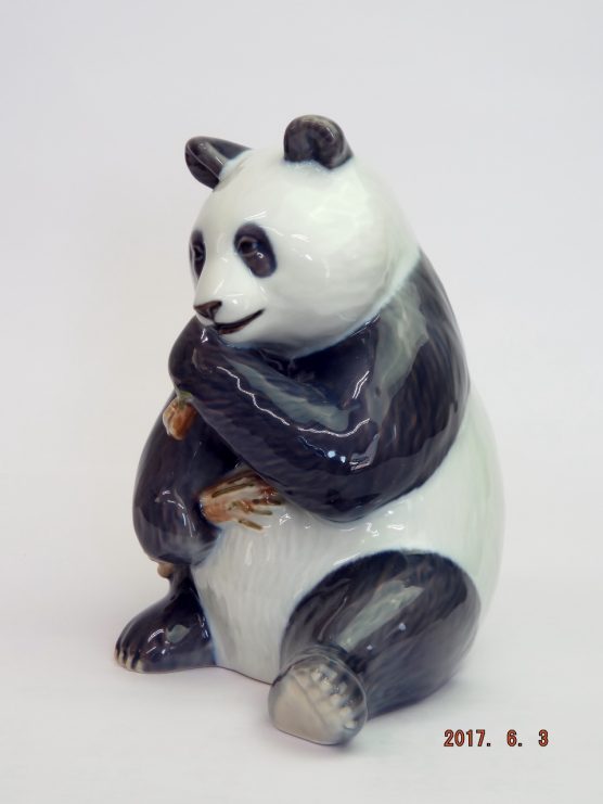 Royal Copenhagen Denmark Figurine 662 Giant Panda Bear Seated Eating Bamboo