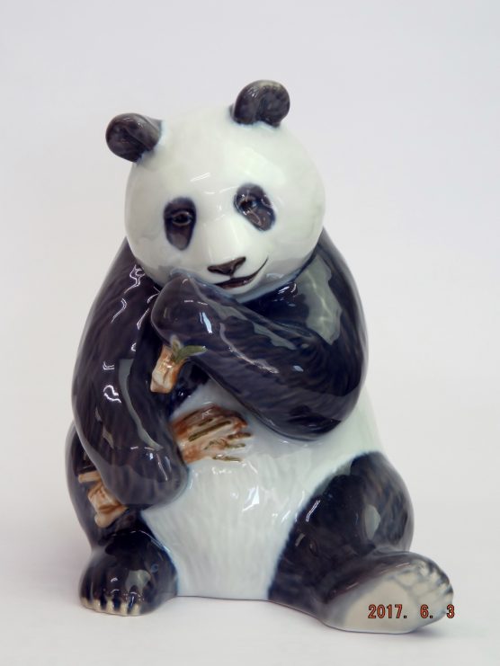 Royal Copenhagen Denmark Figurine 662 Giant Panda Bear Seated Eating Bamboo
